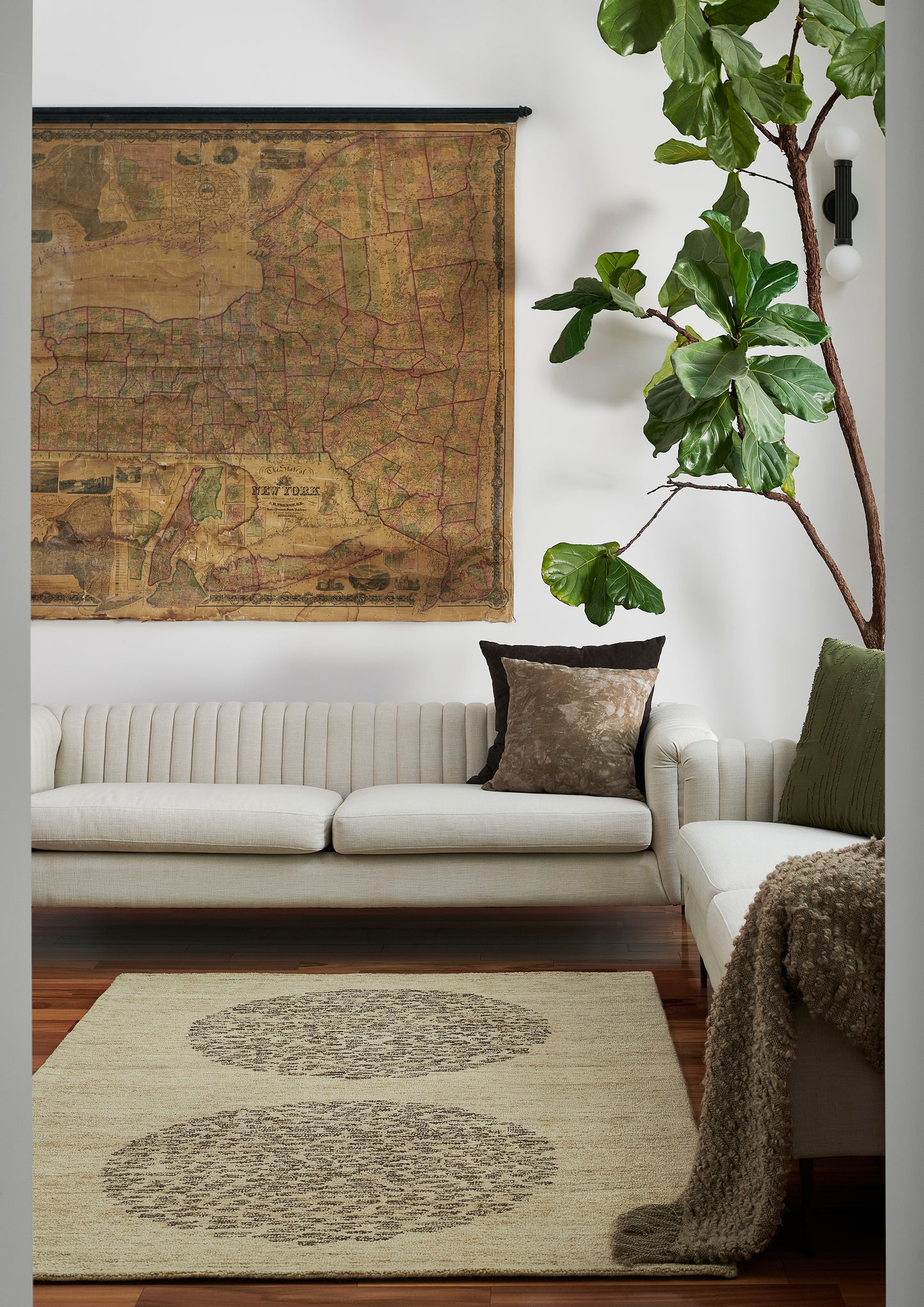 Beige rug with circular medallions, 9' x 12'.