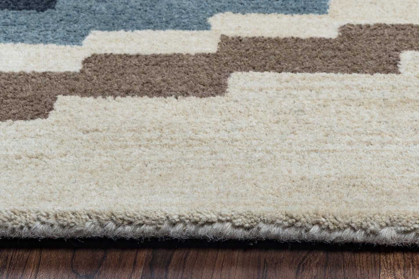 Rug, rustic lodge style, 5' x 8'.