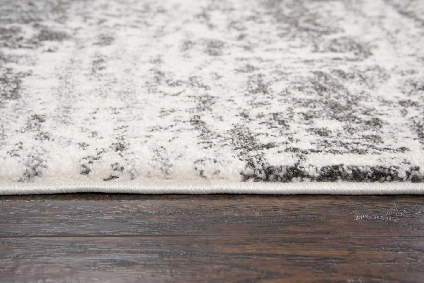 Contemporary rug, 5' x 8'.
