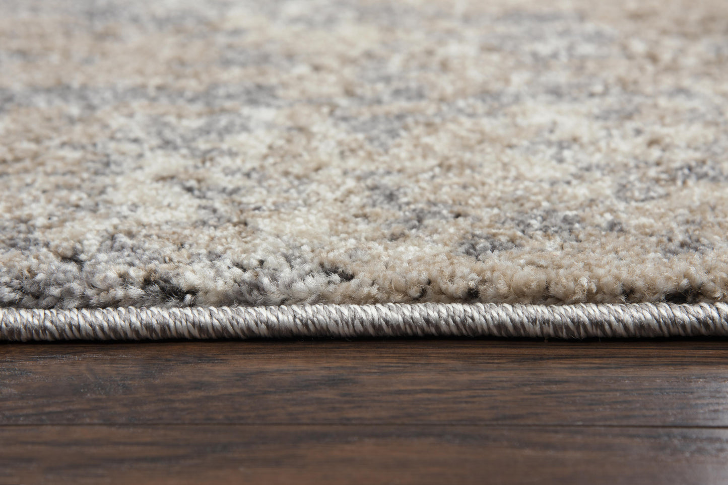 Valencia contemporary rug, 4' x 6'.