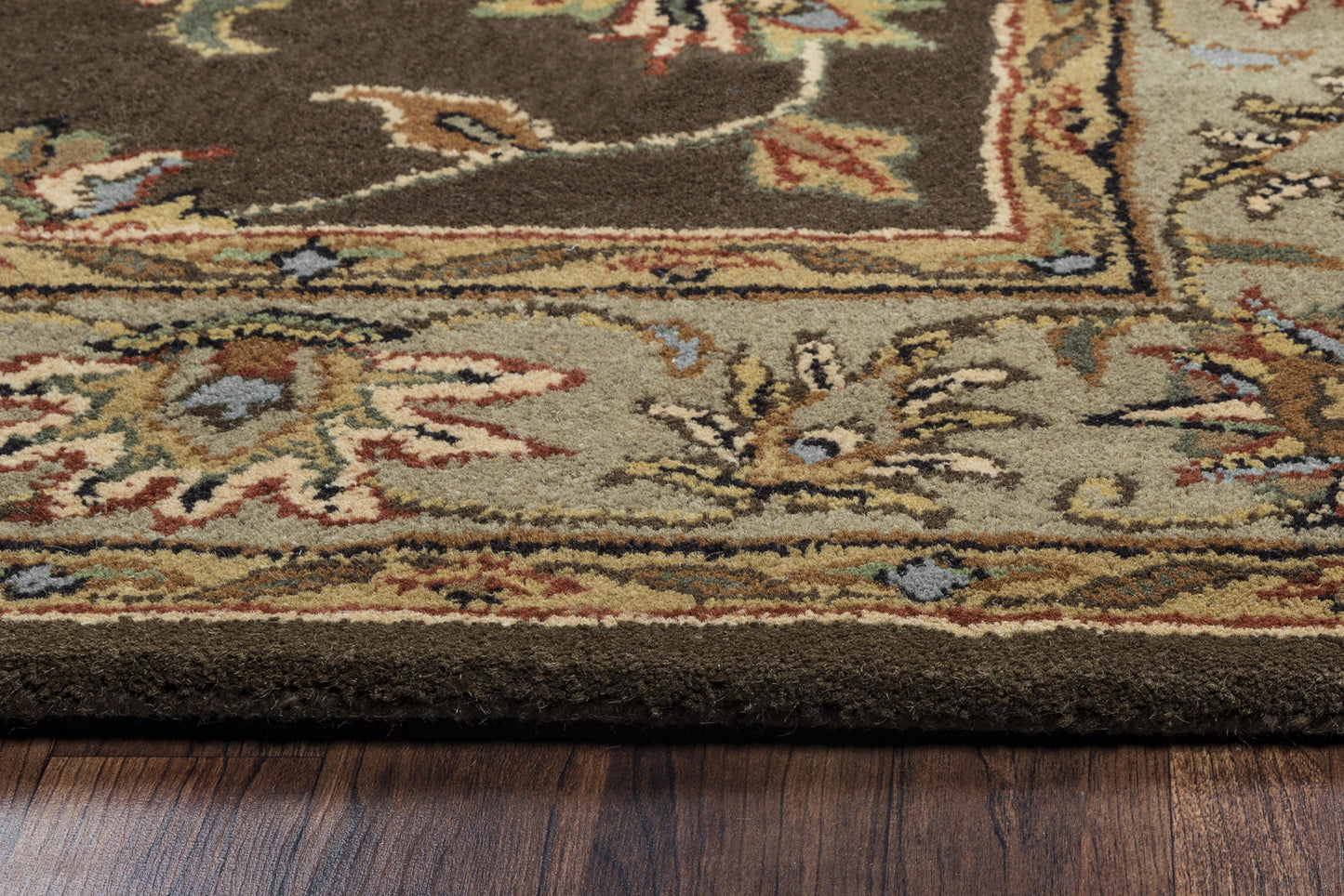 Traditional 5' x 8' rug.