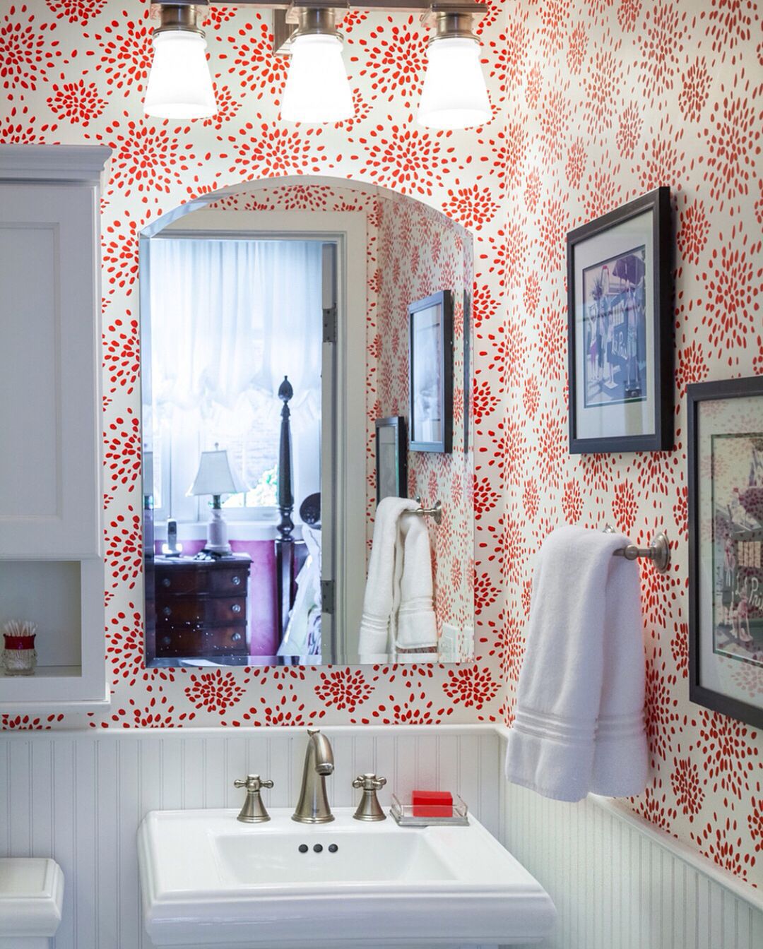 SCALAMANDRE FIREWORKS ABSTRACT
DOTS , CIRCLES
GRAPHIC RED ON WHITE - WHN000RP1020 NEW SKU # WHNP1020000R