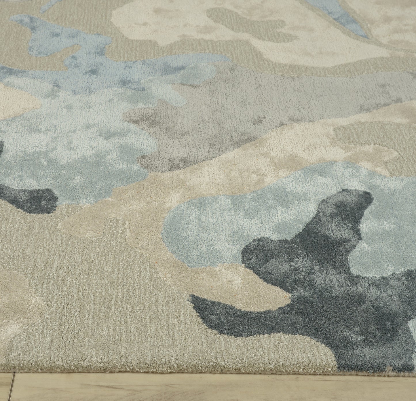 Wave contemporary rug, 5' x 8'.