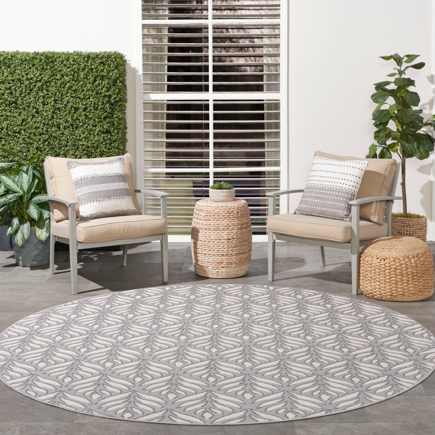Beige round rug with tropical pattern, 8' round.