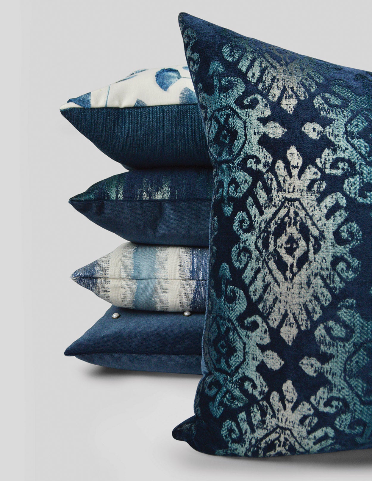 D.V. KAP HOME 24" x 24" Pearlesque Pillow - Azure Glam, Traditional, Circular - Dots - 2996-A-2424