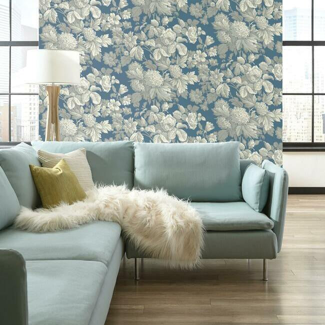 Antique floral wallpaper in Wedgewood blue and grey with classic botanical pattern, elegant wall decor for traditional and vintage-inspired interiors.