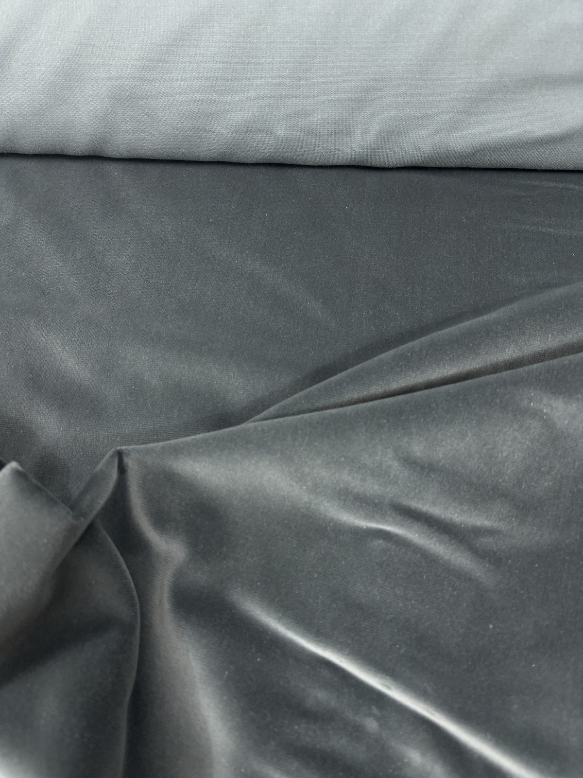 Outlet Versailles Kravet Solid velvet upholstery Gray   - uan-438-3d