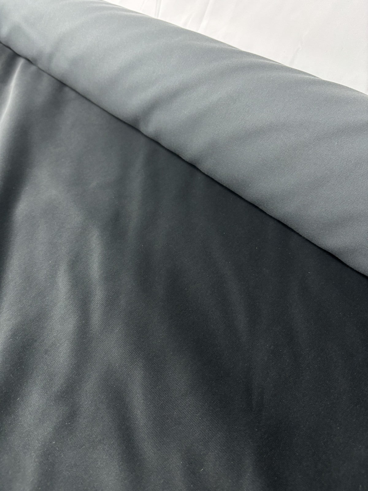 Outlet Versailles Kravet Solid velvet upholstery Gray   - uan-438-3d