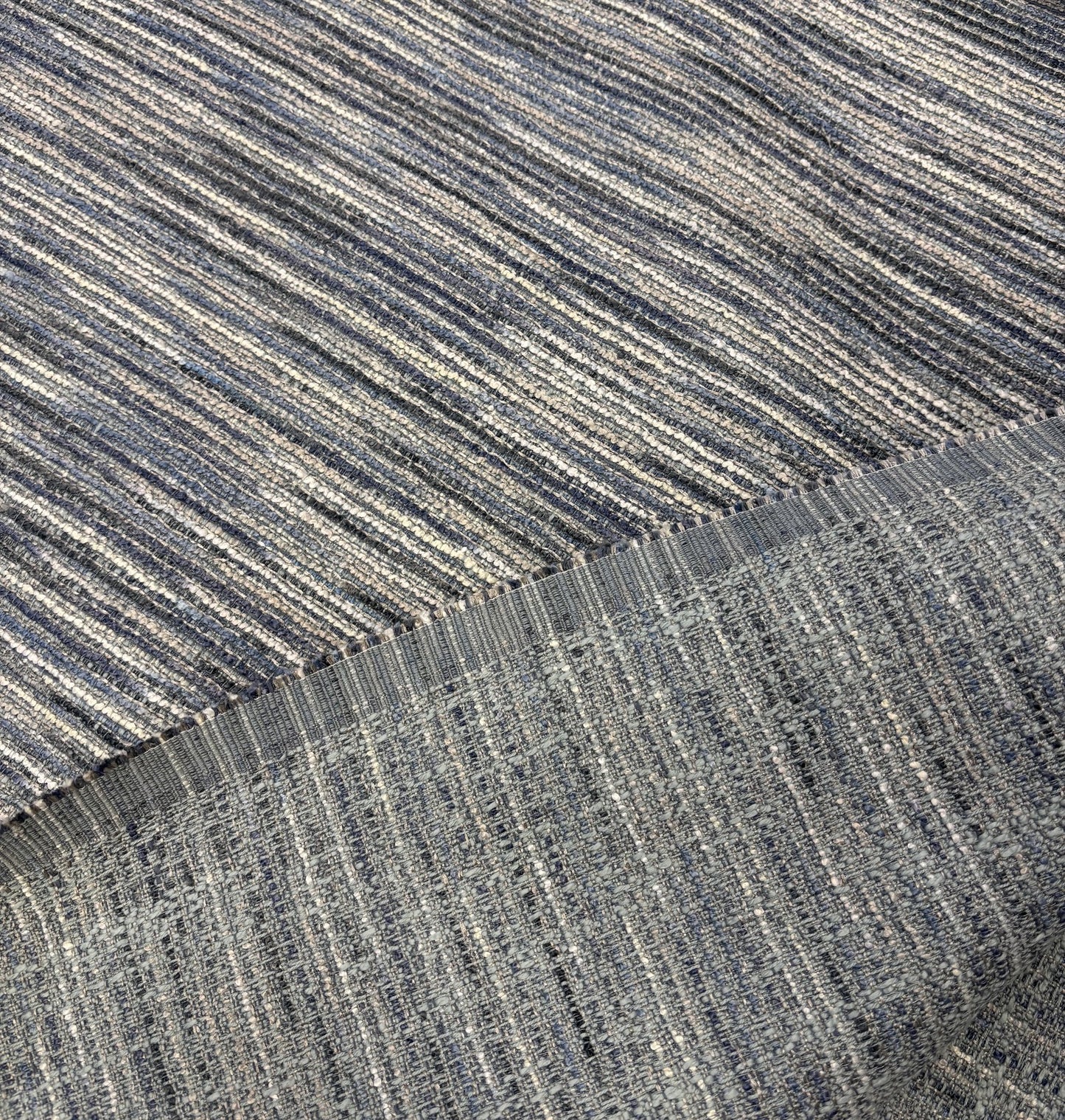 Outlet Twist and Turn Fabricut Textured woven upholstery Blue / Cream   - aqd-252-3d