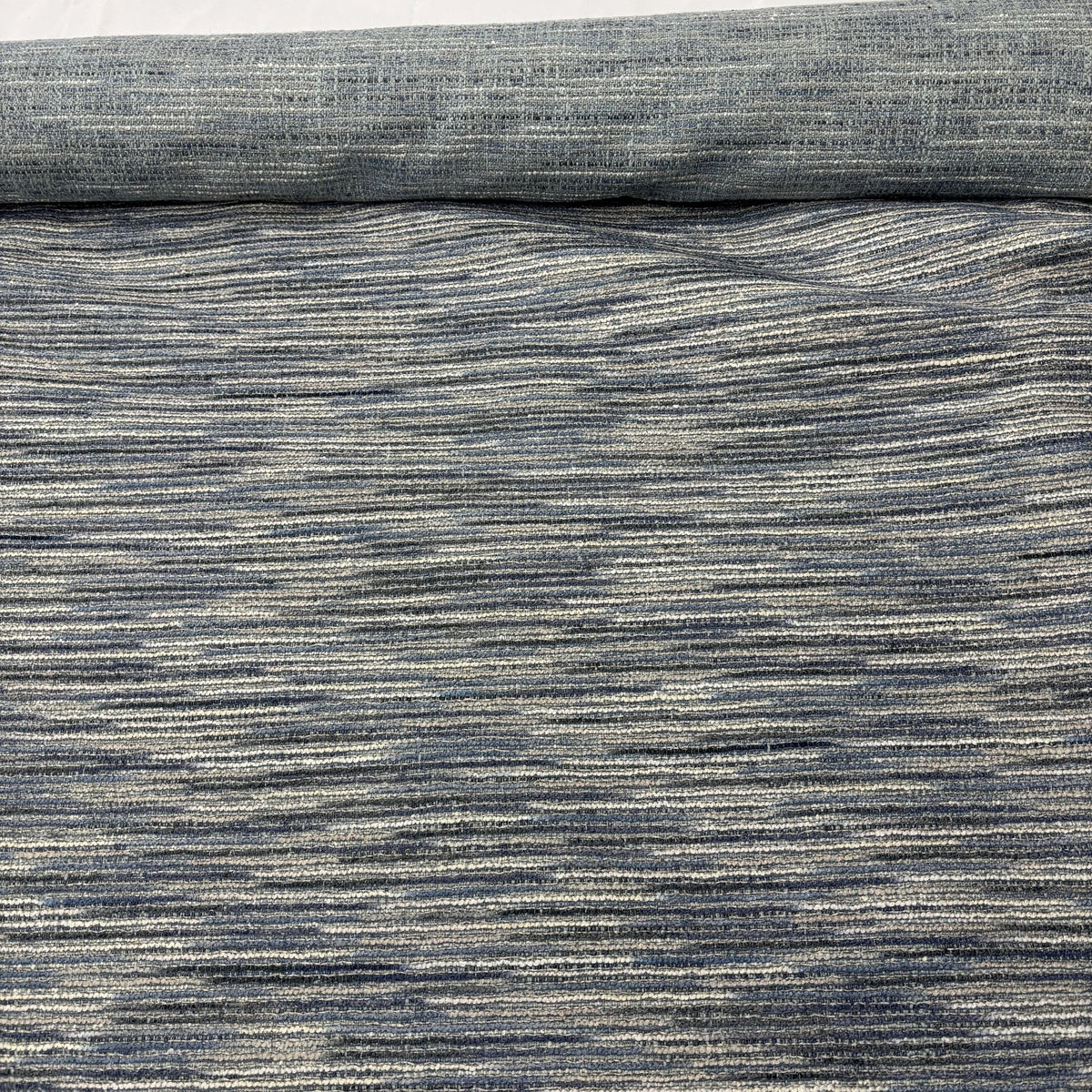 Outlet Twist and Turn Fabricut Textured woven upholstery Blue / Cream   - aqd-252-3d