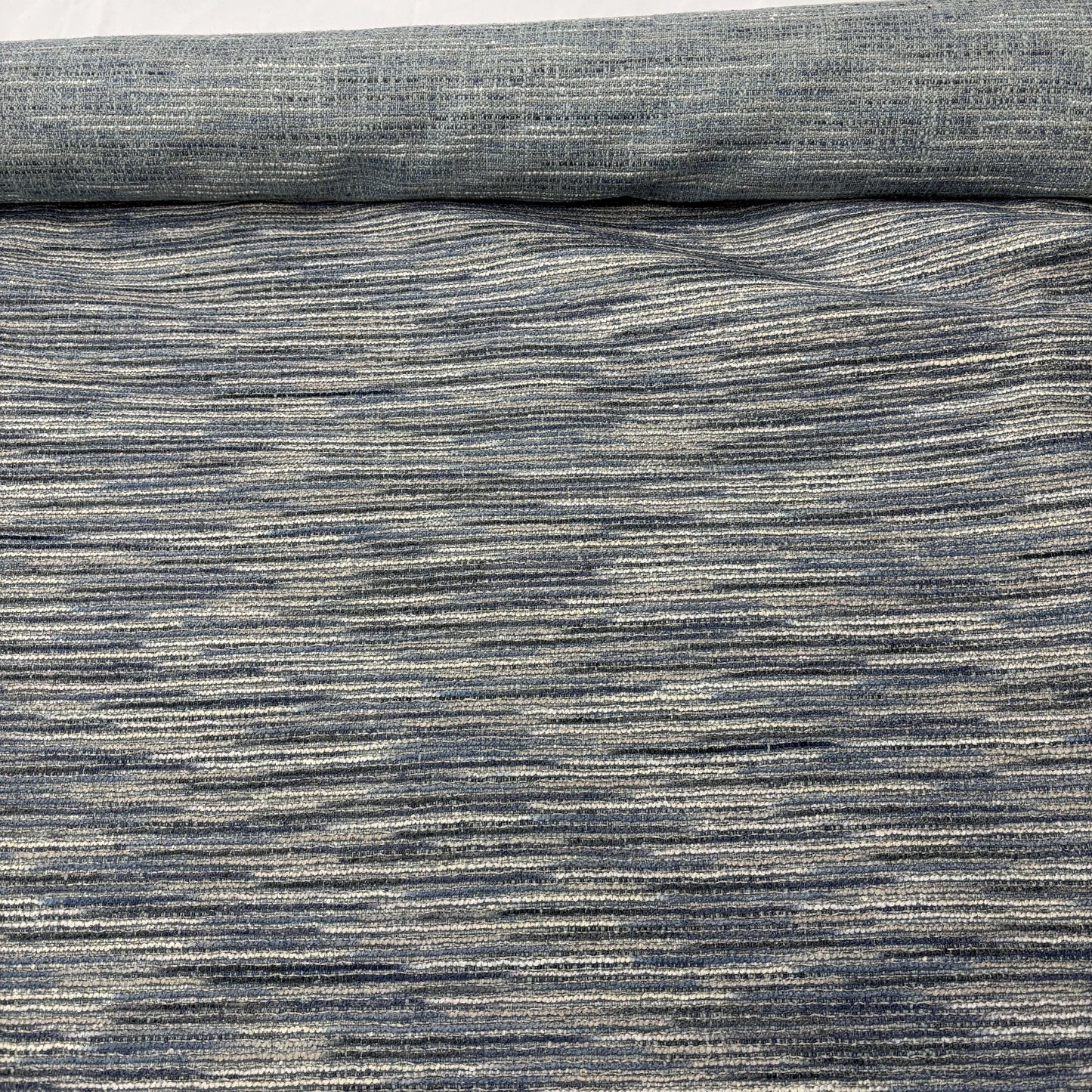 Outlet Twist and Turn Fabricut Textured woven upholstery Blue / Cream   - aqd-252-3d