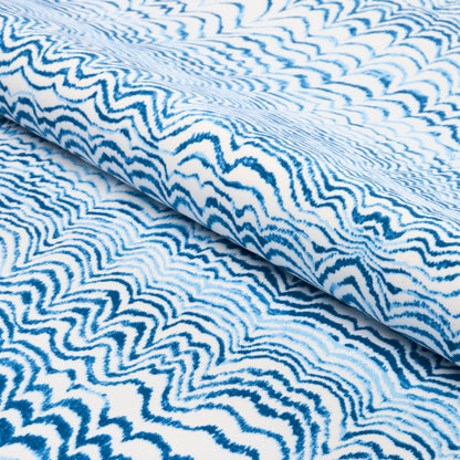 SCHUMACHER  TRINA TURK INK WAVE PRINT INDOOR/OUTDOOR   Indigo   - 181050