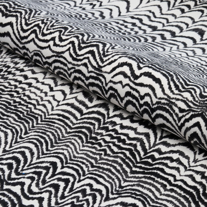 SCHUMACHER  TRINA TURK INK WAVE PRINT INDOOR/OUTDOOR   Black   - 181052