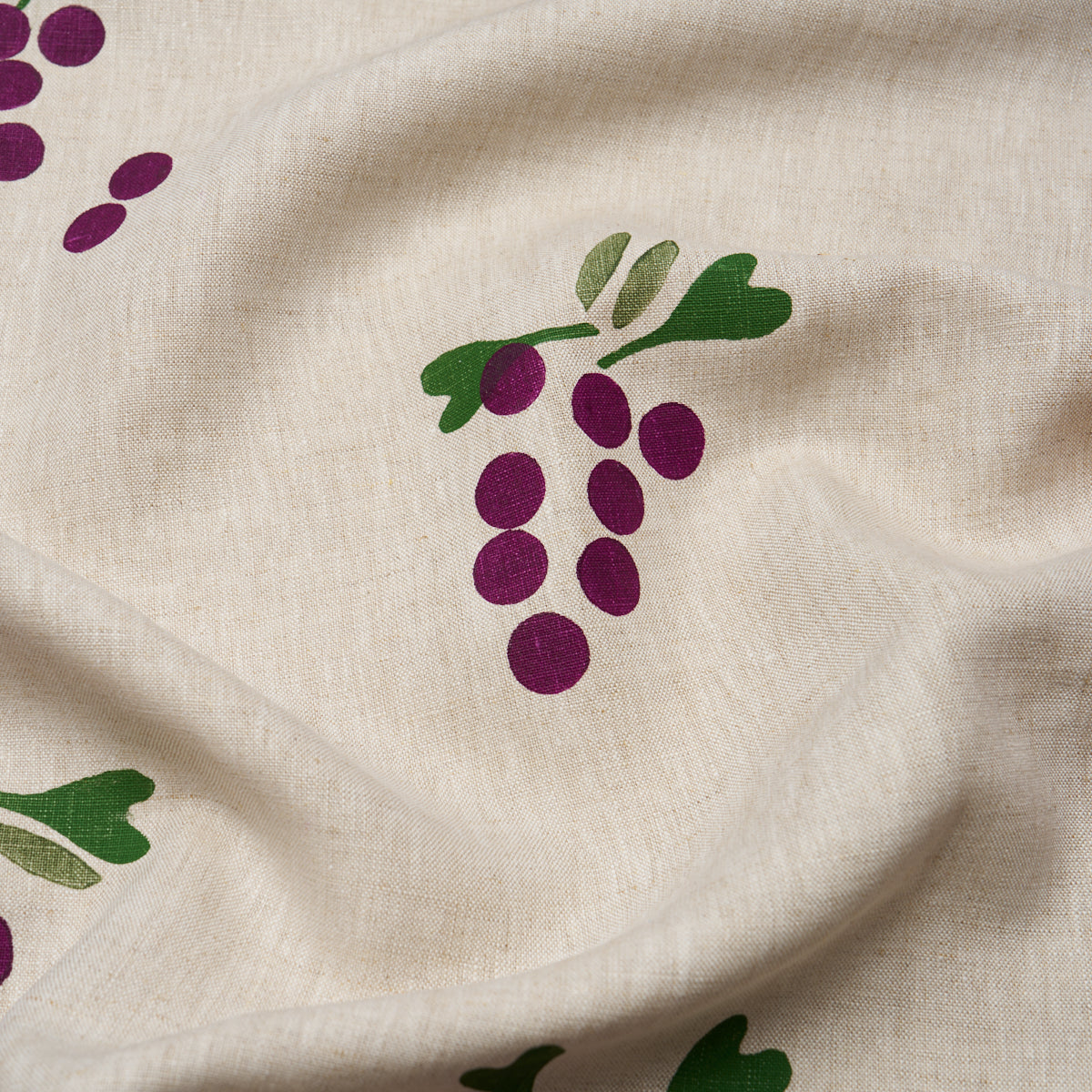 SCHUMACHER  CAROLINE Z HURLEY GRAPES HAND BLOCK PRINT   Purple On Natural   - 182420