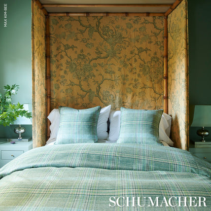 SCHUMACHER  A COUNTRY LIFE INVERNESS GARDEN   Document   - 182830