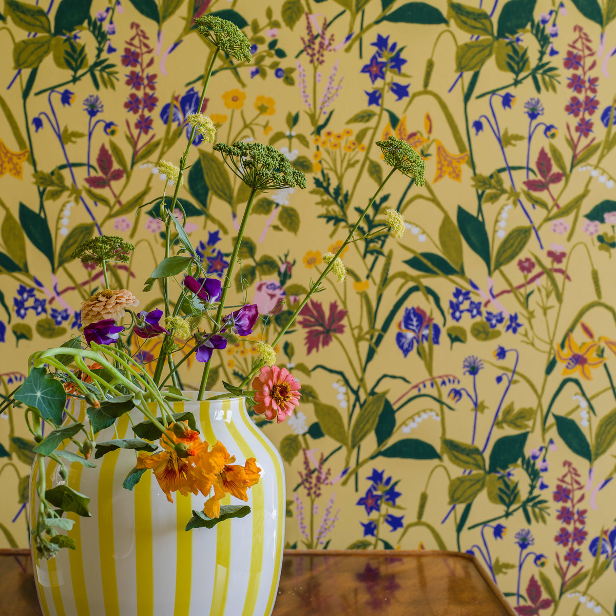 SCHUMACHER  Borastapeter ROS OCH LILJA   OCHRE   - 1963