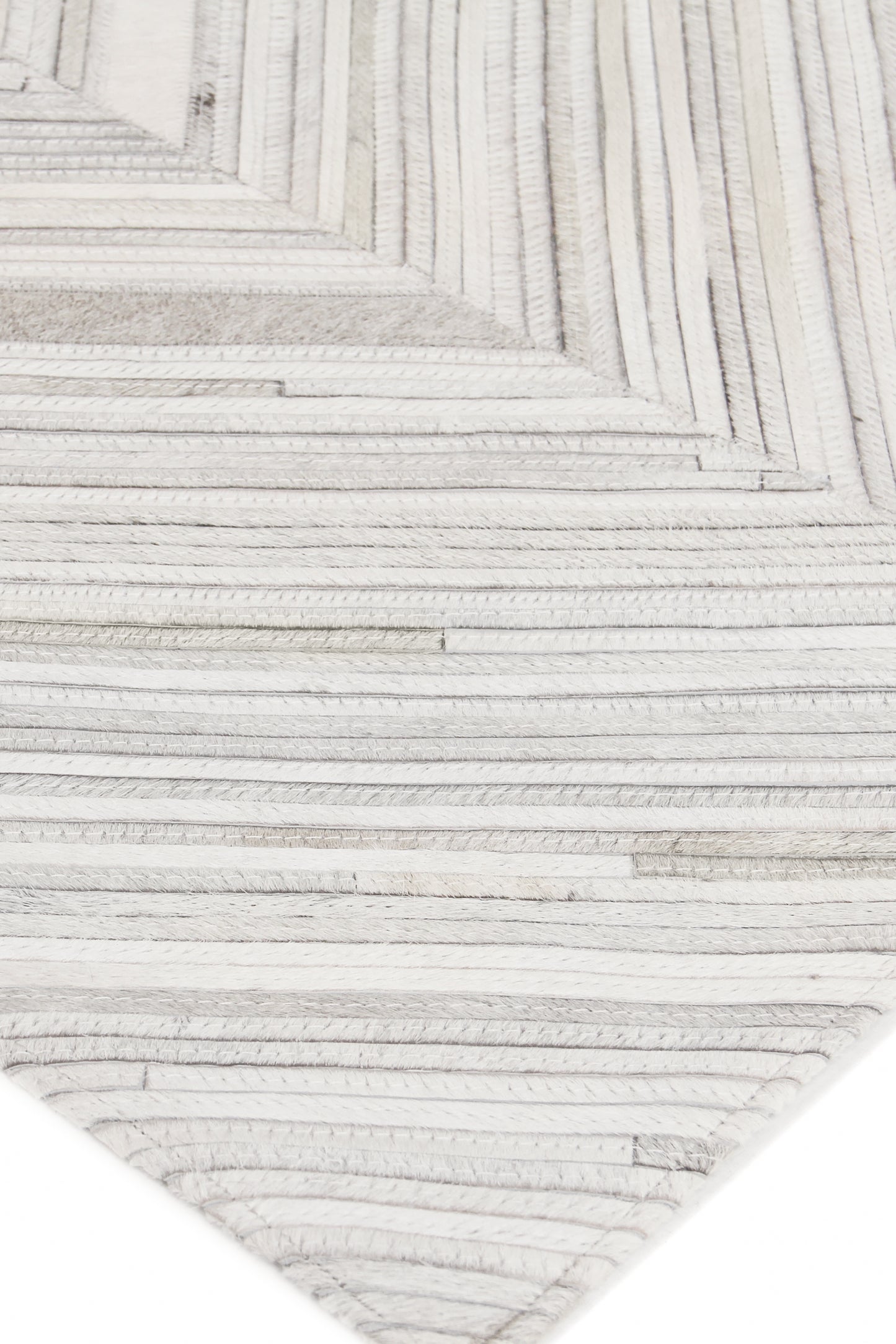 EXQUISITE RUGS   Natural Hide Indoor Hand Stitched    - 2161-5'X8'