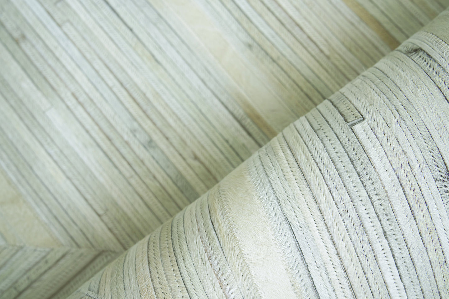 EXQUISITE RUGS   Natural Hide Indoor Hand Stitched    - 2161-5'X8'