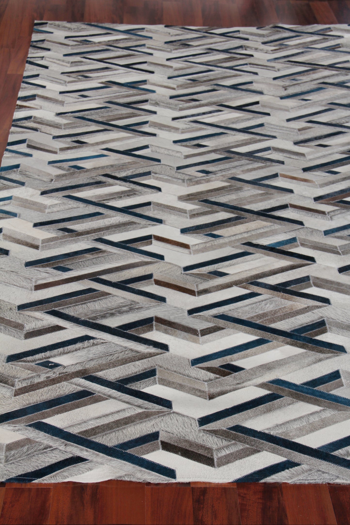 EXQUISITE RUGS   Natural Hide Indoor Hand Stitched    - 2180-5'X8'