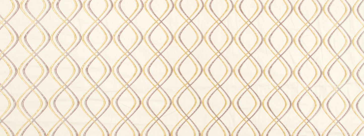 Gold & ivory lattice wallpaper with interlocking diamonds on a beige background.