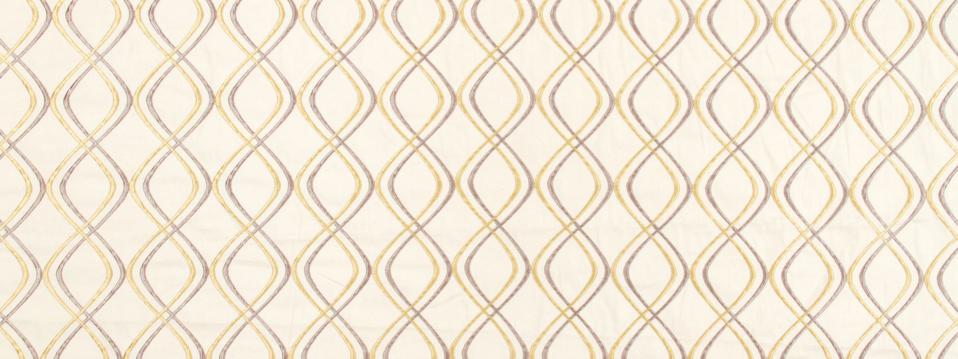 Gold & ivory lattice wallpaper with interlocking diamonds on a beige background.