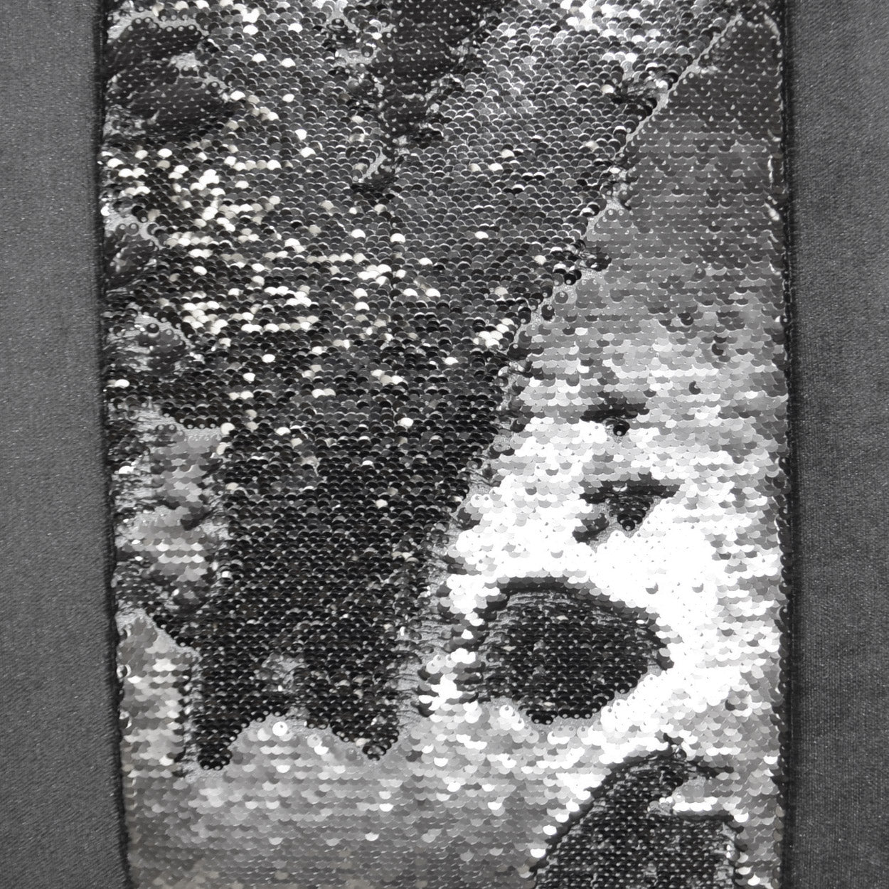 D.V. KAP HOME   24" x 24" Hylee II Pillow - Pewter Glam, Band / Ribbon    - 2695-P-2424