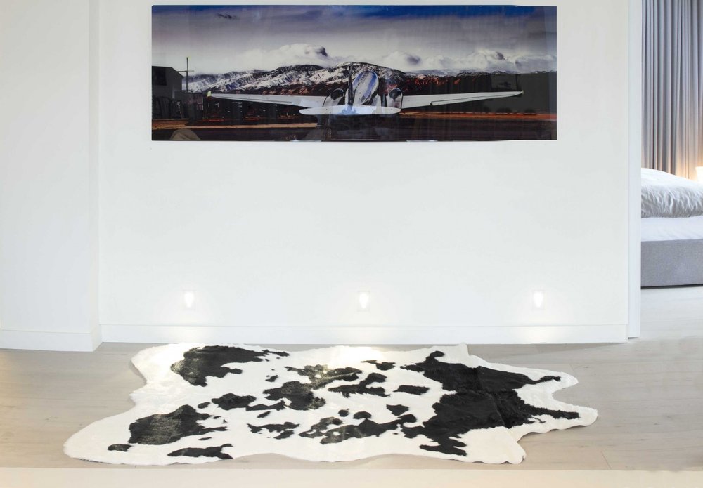 5' X 8' Black And White Cowhide Print Washable Area Rug