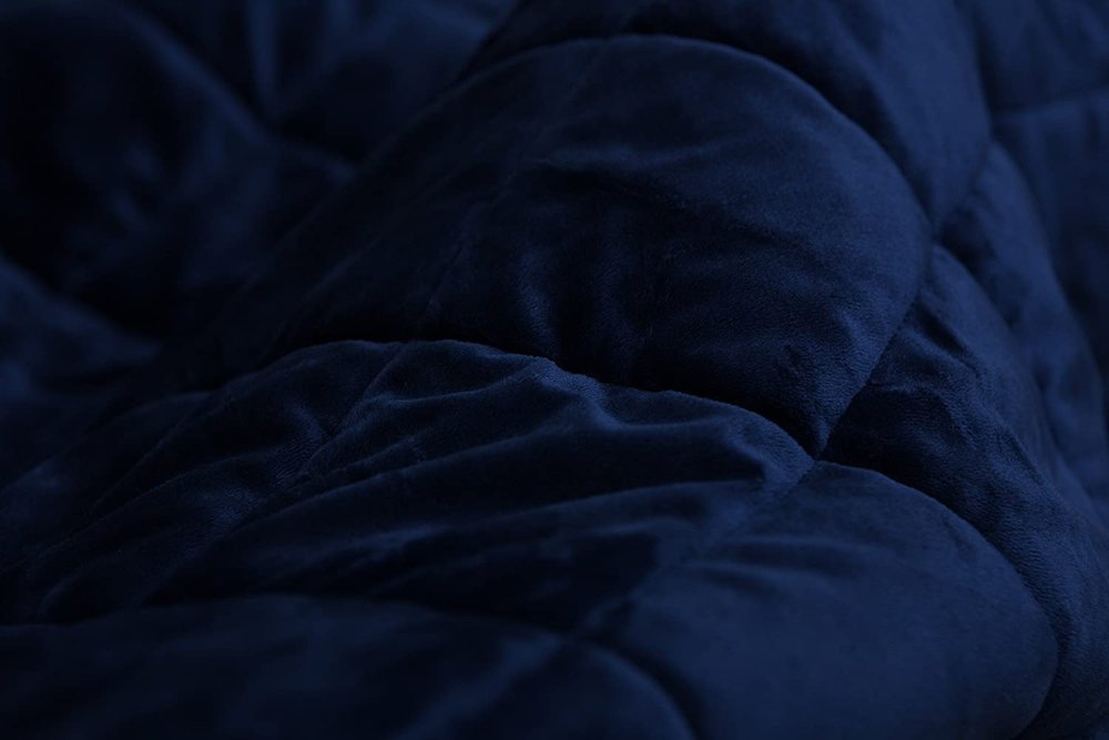 Navy blue fleece and microfiber quilted plush throw blanket, 60" x 80