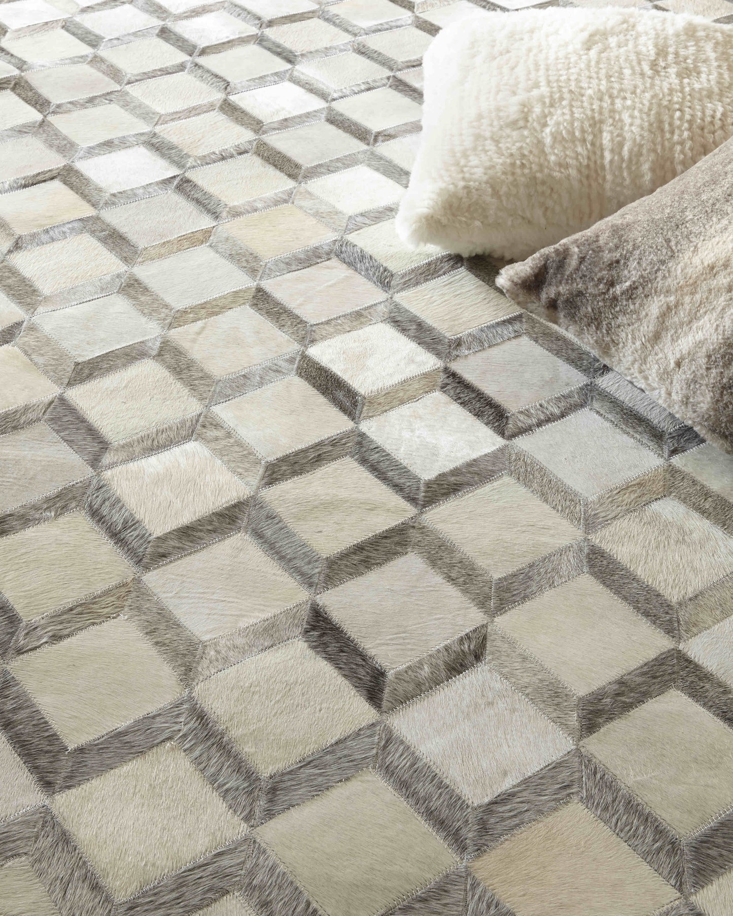 EXQUISITE RUGS   Natural Hide Indoor Hand Stitched    - 3334-5'X8'