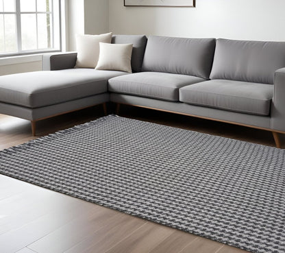5' X 8' Gray And Light Gray Wool Houndstooth Hand Woven Area Rug With Fringe