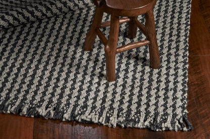 8' X 10' Gray And Light Gray Wool Houndstooth Hand Woven Area Rug With Fringe