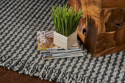5' X 8' Gray And Light Gray Wool Houndstooth Hand Woven Area Rug With Fringe