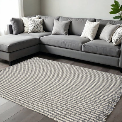 5' X 8' Ivory And Gray Wool Houndstooth Hand Woven Area Rug With Fringe