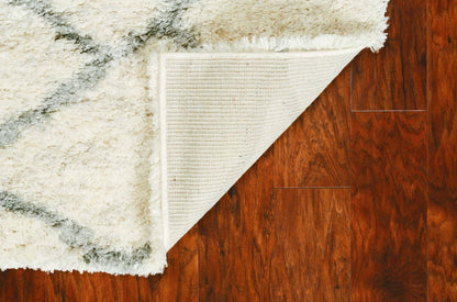 5' X 8' Ivory And Gray Chain Area Rug