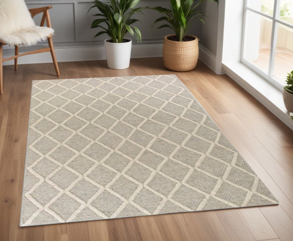 9' X 13' Gray And Ivory Wool Diamond Hand Woven Area Rug