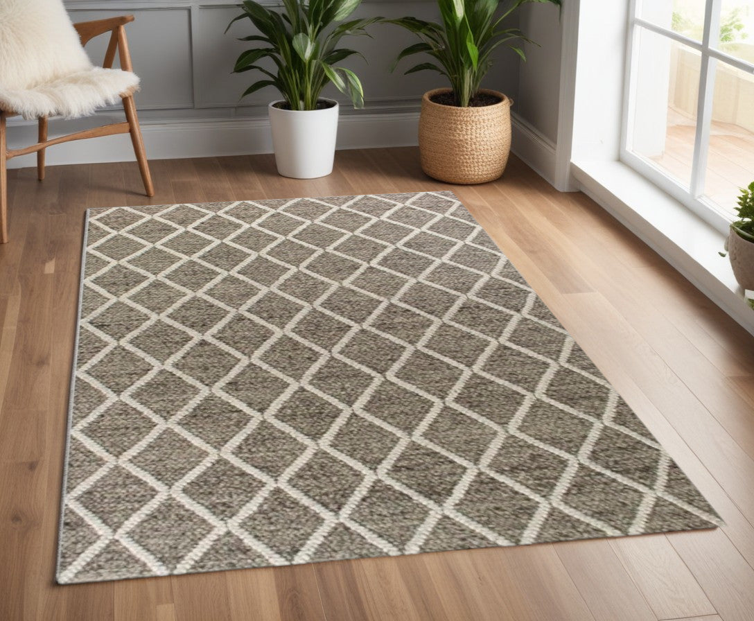 8' X 10' Dark Grey Hand Woven Diamond Pattern Indoor Area Rug