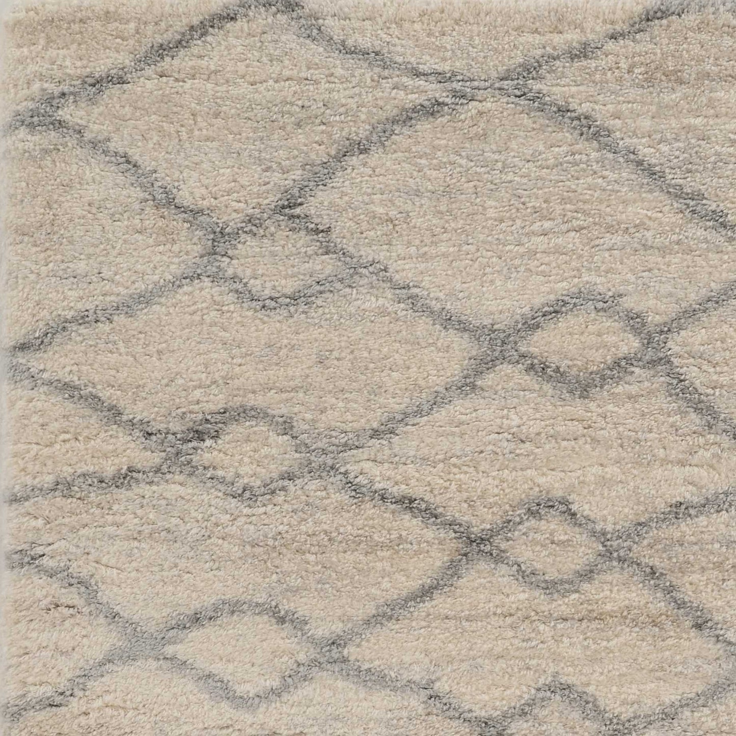 5'X8' Ivory Grey Machine Woven Chain Link Indoor Area Rug