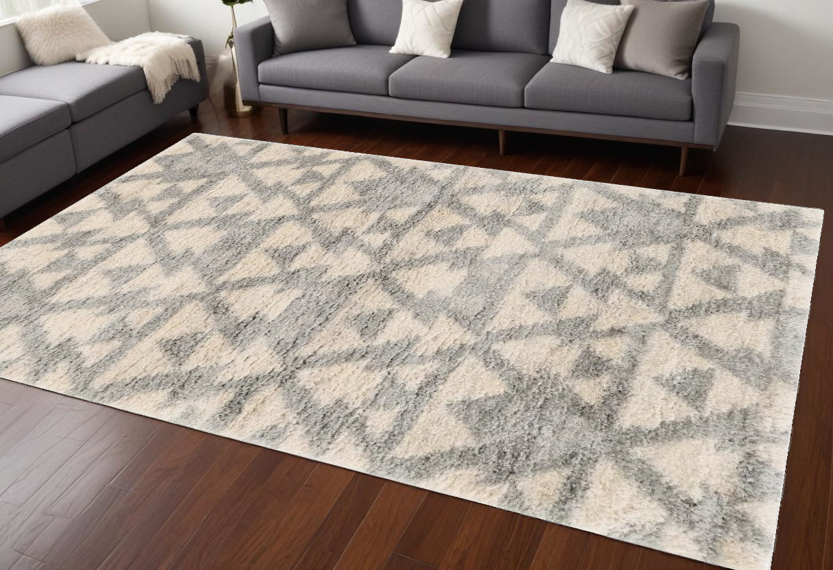 5' X 8' Ivory Or Grey Geometric Triangle Indoor Area Rug