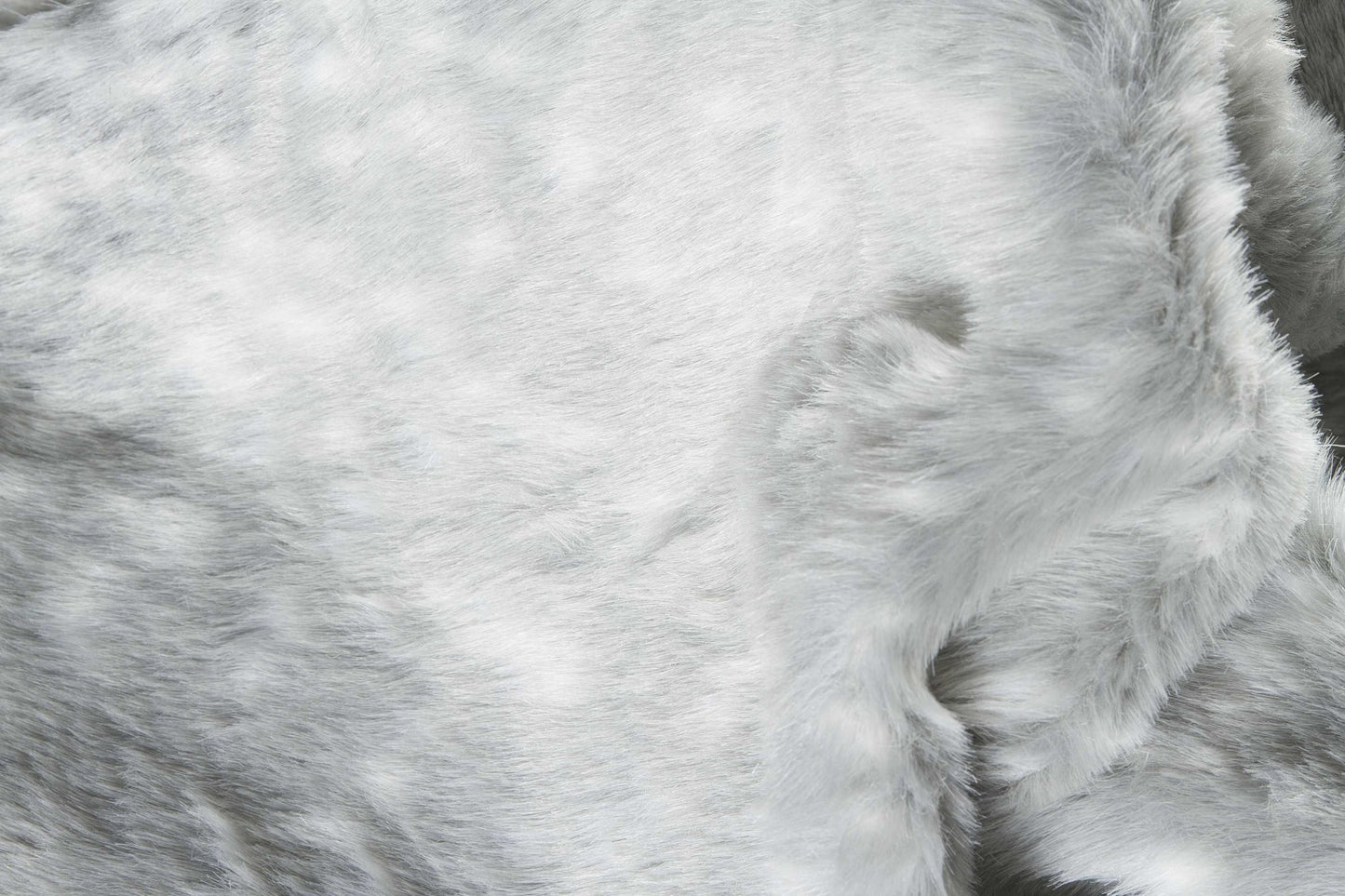 5' X 8' Gray Faux Fur Area Rug