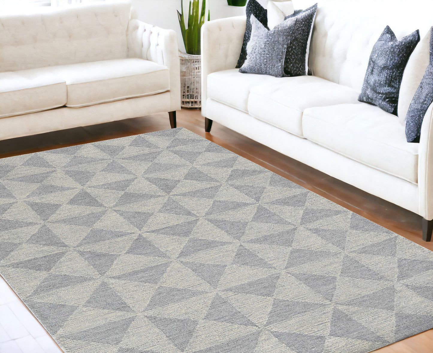 5' X 7' Ivory Geometric Pattern Wool Indoor Area Rug