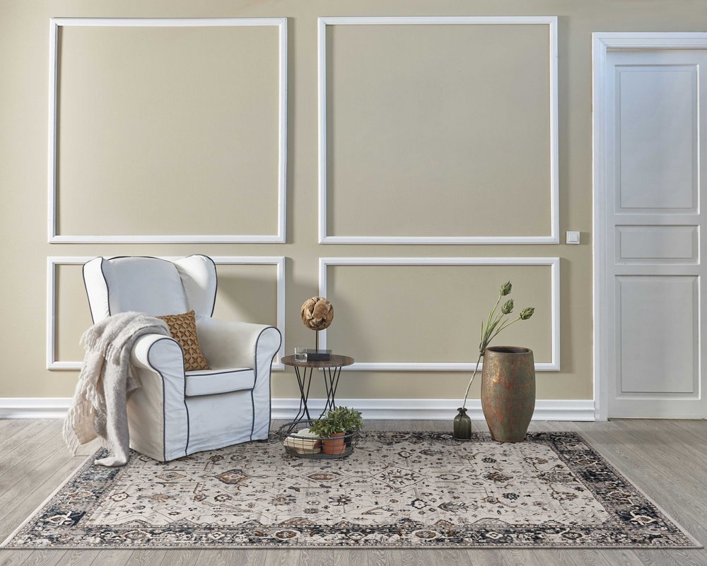 3' X 5' Gray And Ivory Floral Medallion Distressed Area Rug