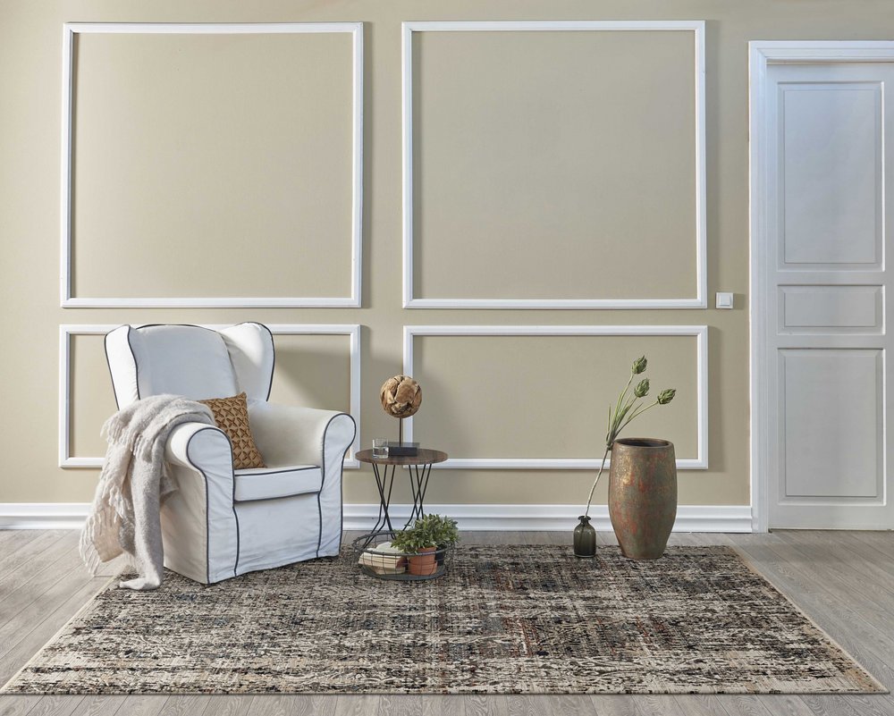 8' Gray And Tan Abstract Round Rug