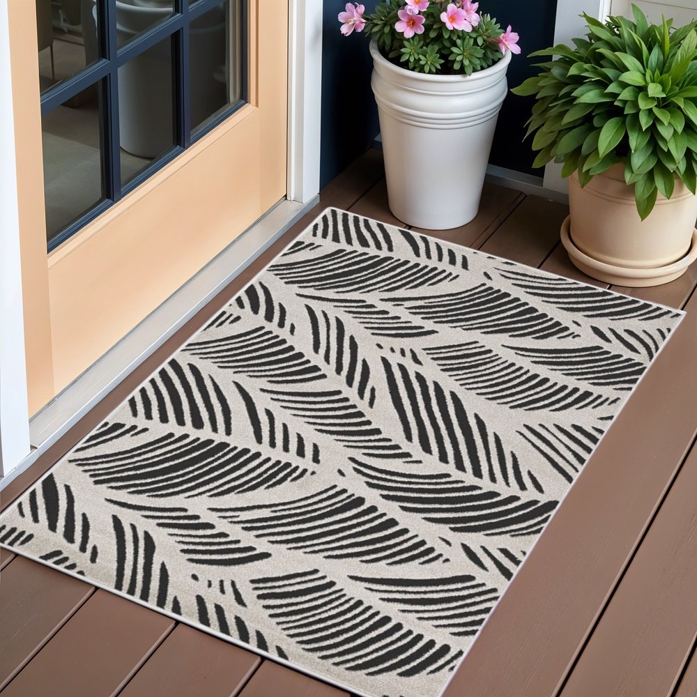 5' X 8' Black And White Abstract Indoor Outdoor Area Rug
