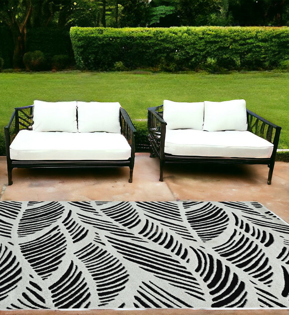 2' X 4' Black and White Abstract Indoor Outdoor Area Rug