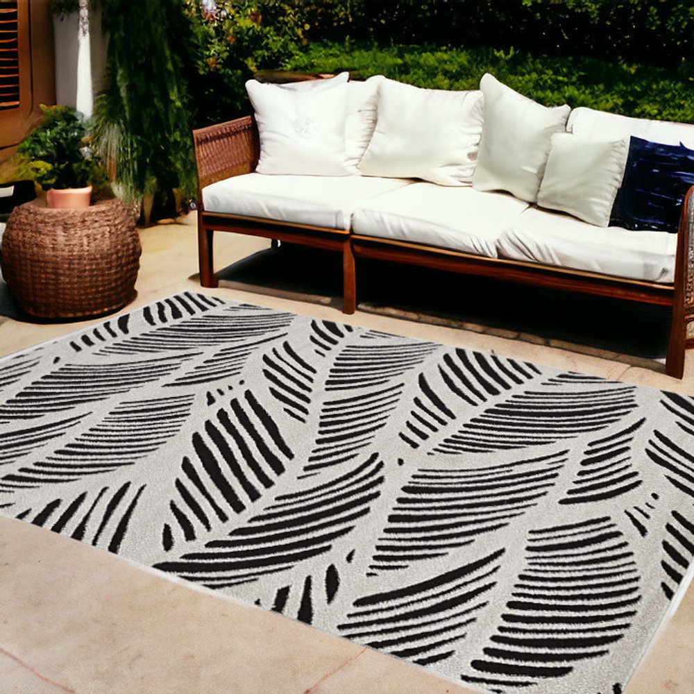 2' X 4' Black And White Abstract Indoor Outdoor Area Rug