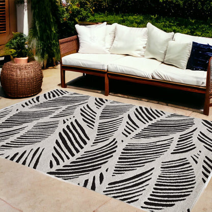 2' X 4' Black And White Abstract Indoor Outdoor Area Rug