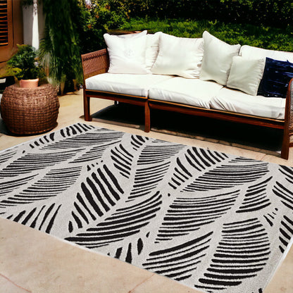 2' X 4' Black And White Abstract Indoor Outdoor Area Rug
