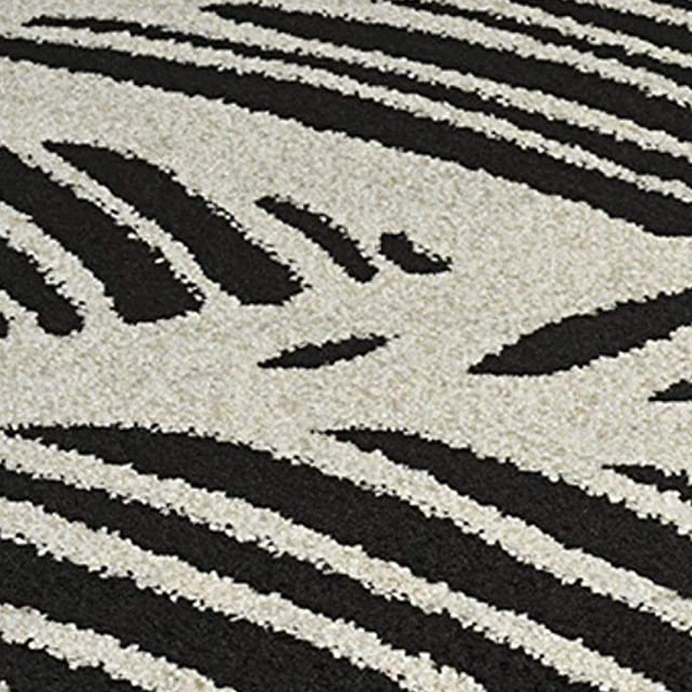 2'X4' Black White Machine Woven Uv Treated Tropical Palm Leaves Indoor Outdoor Accent Rug