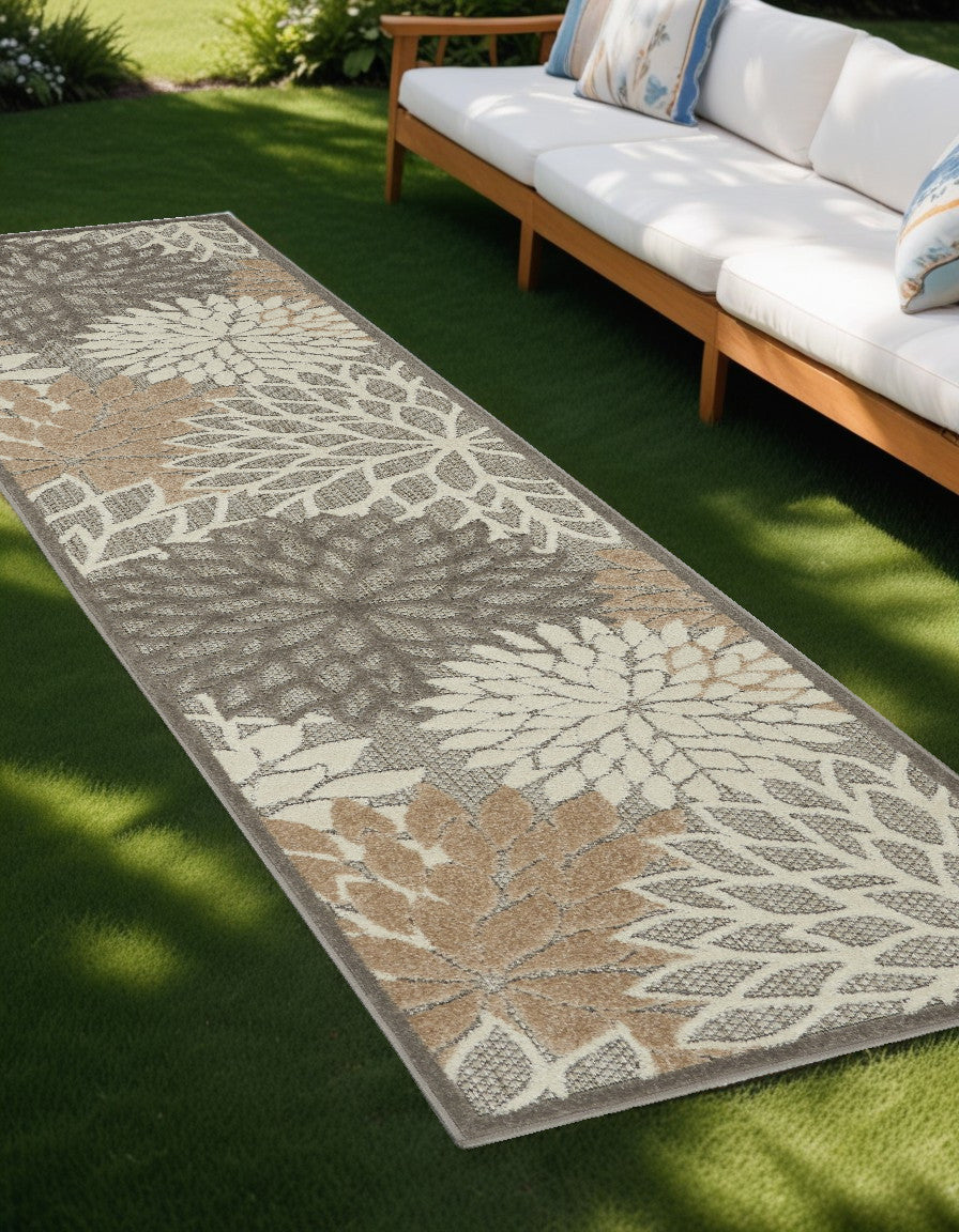 5' Round Gray And Ivory Round Floral Indoor Outdoor Area Rug