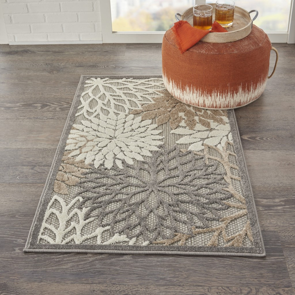 5' Round Gray And Ivory Round Floral Indoor Outdoor Area Rug